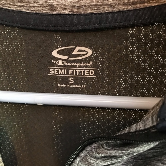 Champion Running Pull Over Size Small - Picture 5 of 7